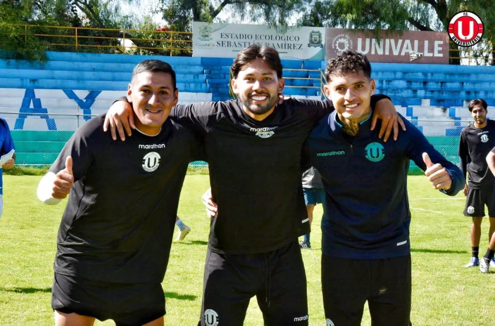 Jugadores de la U de Vinto que esta noche juegan con Blooming. Foto: UV