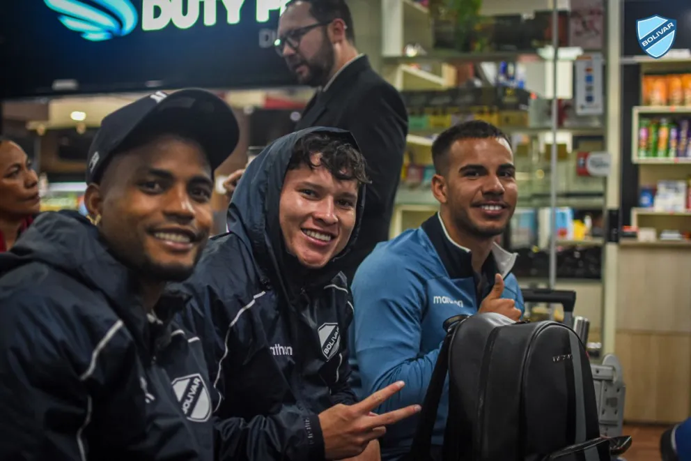 Romero (izq.), Paz y Matheus, previo a su viaje a Venezuela. Foto: Club Bolívar.