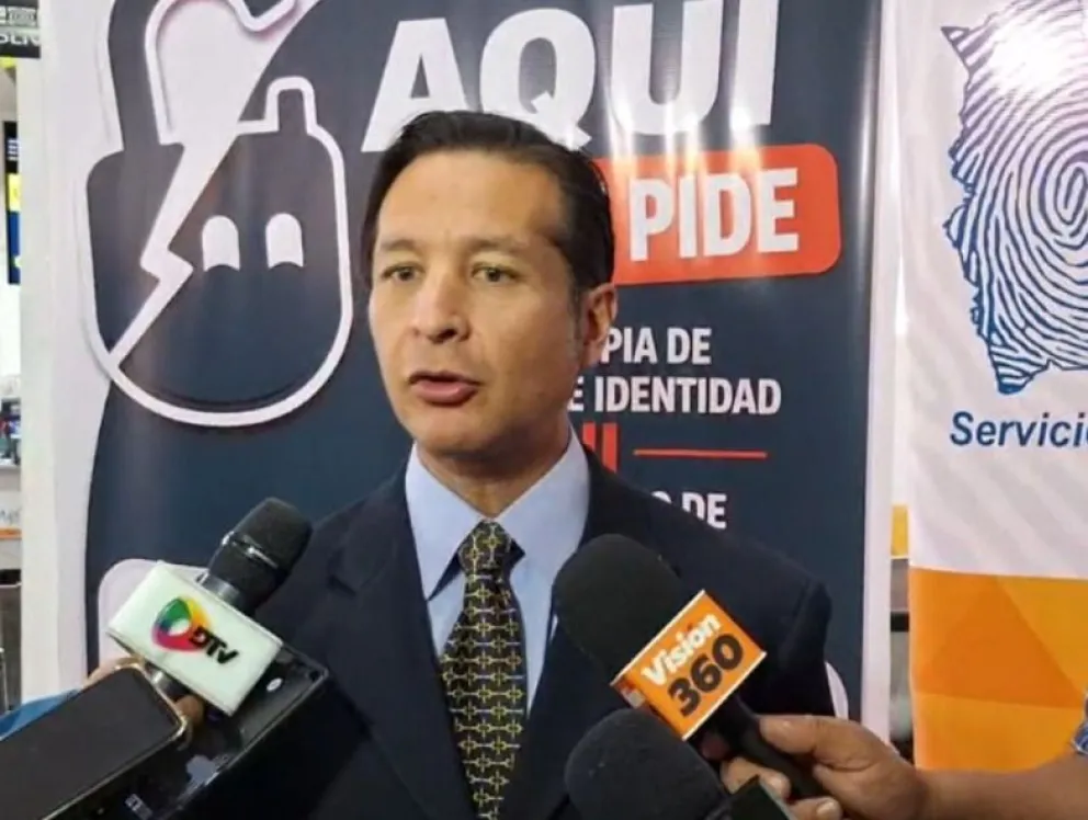 El director del SEGIP, Diego Tejerina, informa de la medida de anulación del requisito de fotocopia de la cédula de identidad.