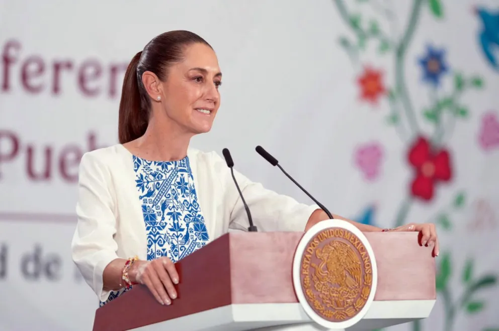 Fotografía cedida por la Presidencia de México, de la mandataria mexicana, Claudia Sheinbaum, hablando en una rueda de prensa, en Ciudad de México (México). Foto: EFE