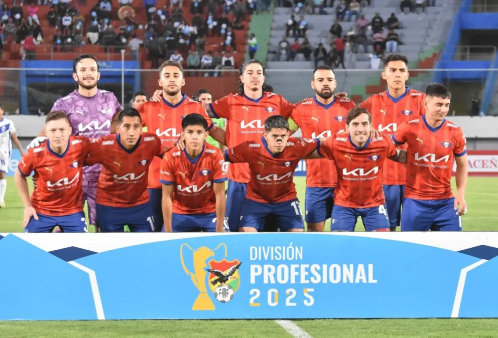 Una de las formaciones titulares que presentó Wilstermann en 2025. Foto: APG