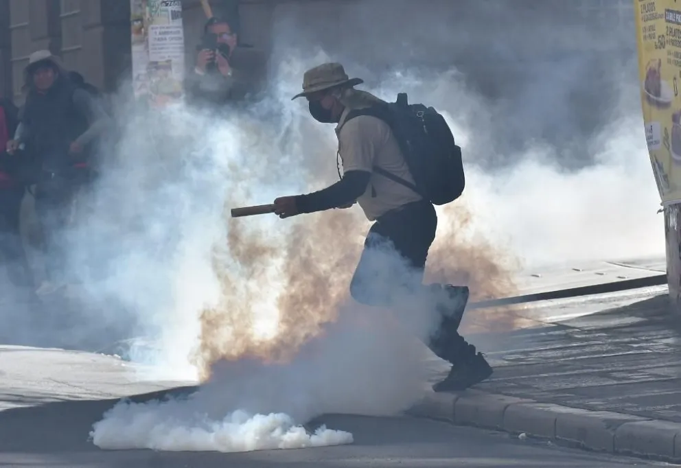 Uno de los movilizados en medio de la gasificación. Foto: APG 