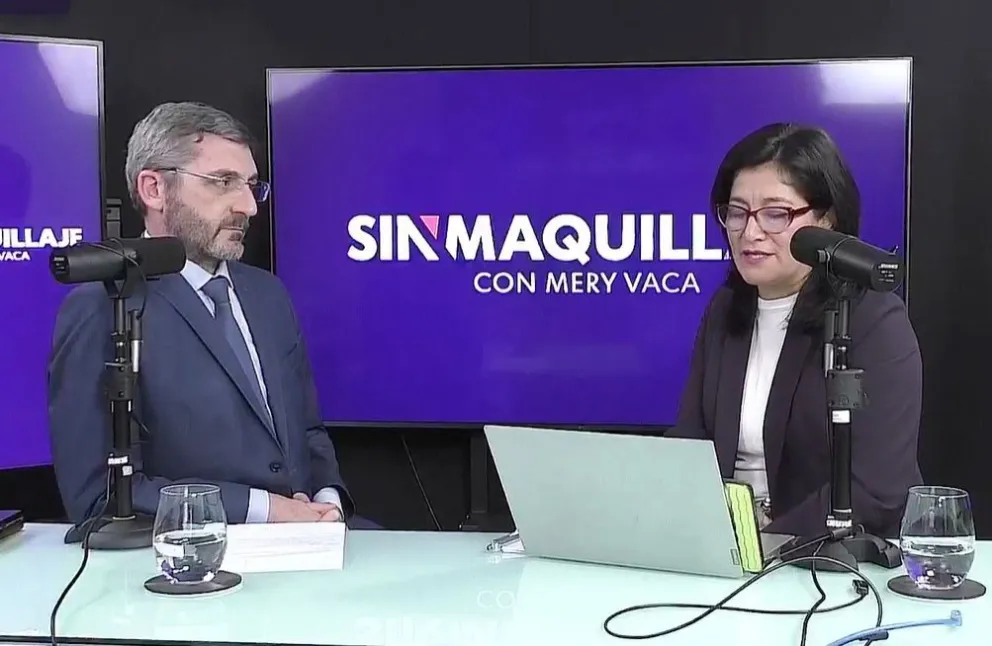 El embajador de Francia, Olivier Fontan, durante la entrevista que concedió a Sin Maquillaje. Foto: Captura de pantalla