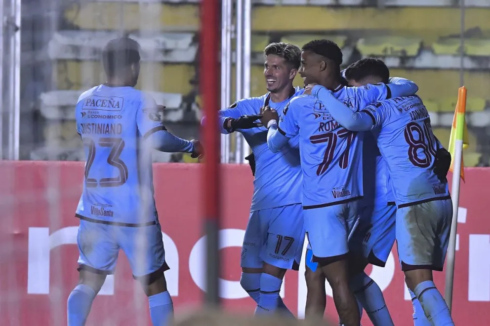 Alí Meza, a la izquierda, celebra el primer gol del encuentro disputado en Caracas. Foto: LG