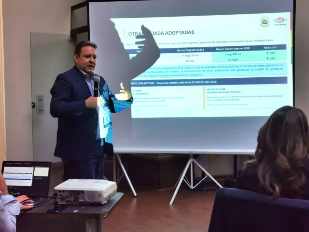 El presidente de Yacimientos Petrolíferos Fiscales Bolivianos (YPFB), Sebastián Daroca, se presentó hoy ante la Comisión Especial de Investigación sobre Hidrocarburos de la Cámara de Senadores. Foto: YPFB