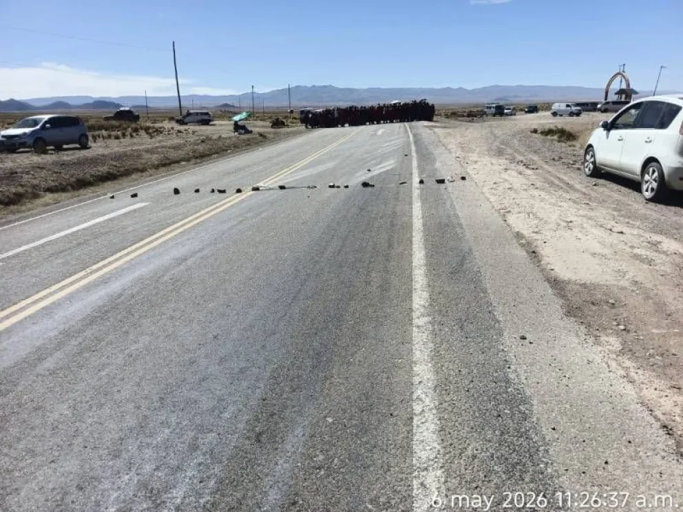 Uno de los puntos de bloqueos en Patacamaya - La Paz. Foto: Administradora Boliviana de Carreteras.