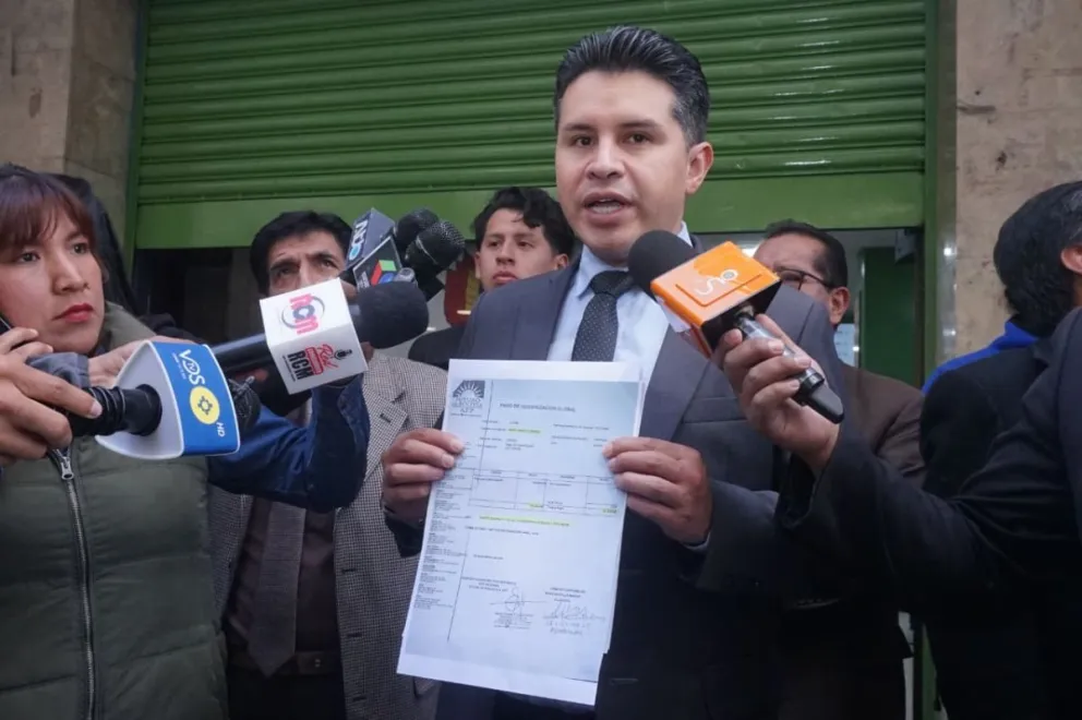 El diputado Manolo Rojas en puertas de la Fiscalía. Foto: APG 