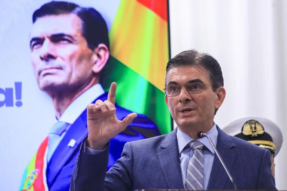 El presidente de Bolivia, Rodrigo Paz, hablando durante una rueda de prensa en La Paz (Bolivia). Foto: EFE