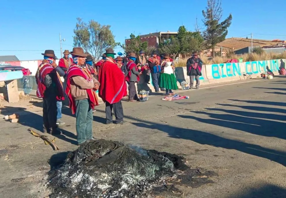 Uno de los puntos de bloqueo en el departamento de La Paz. Foto: YPFB