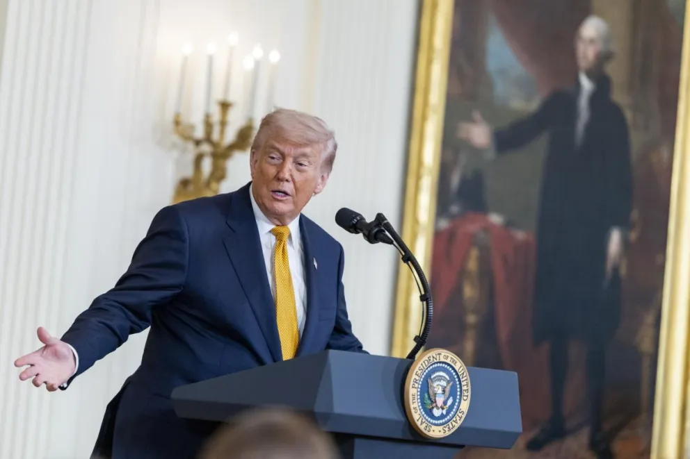 El presidente de Estados Unidos, Donald Trump, fue captado, este 6 de mayo, durante un acto en el Salón Este de la Casa Blanca, en Washington DC (EE.UU.). Foto: EFE