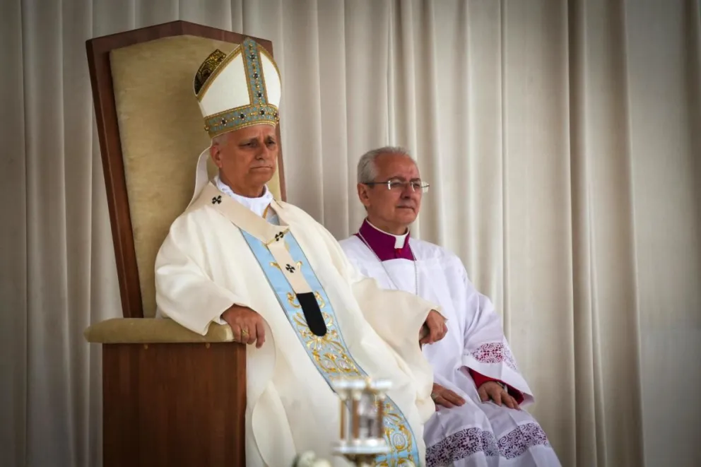 El papa León XIV preside una misa ante el Santuario de la Virgen del Rosario en el Santuario de Pompeya como parte de su visita pastoral a Pompeya, Italia, 08 de mayo de 2026. Foto: EFE