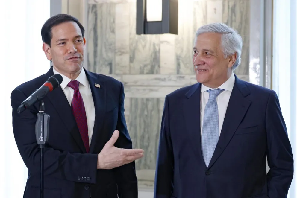 El secretario de Estado de EEUU Marco Rubio (i) es recibido por el Viceprimer Ministro y Ministro de Asuntos Exteriores de Italia, Antonio Tajani, en el Palacio de la Farnesina, Ministerio de Asuntos Exteriores de Italia en Roma. Foto: EFE 