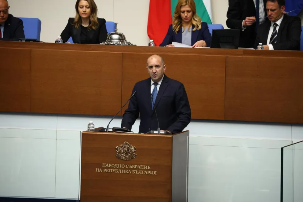 El prorruso y eurocrítico Rumen Radev ha sido elegido este viernes nuevo primer ministro de Bulgaria con el apoyo de 124 de los 240 diputados del Parlamento. Foto: EFE