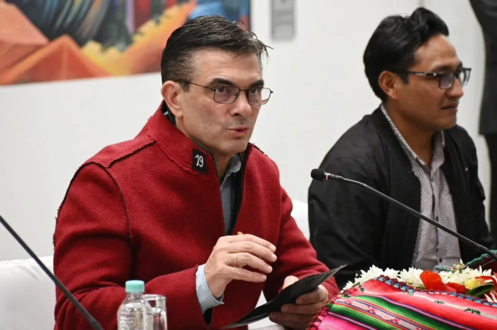 El presidente Rodrigo Paz recibió el título Doctor Horis Causa en la UPEA. Foto: Oficina del Presidente 
