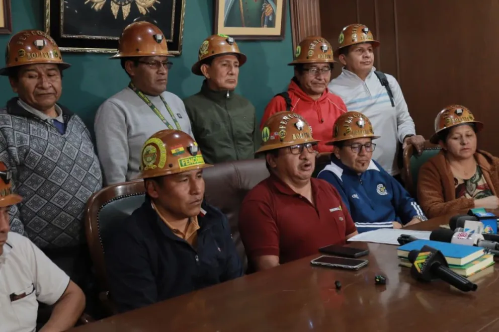 La Federación Nacional de Cooperativas Mineras de Bolivia (Fencomin) en conferencia de prensa. Foto: APG