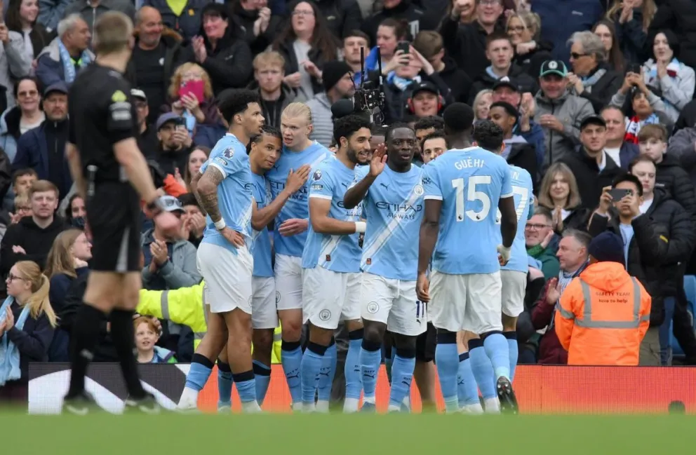 Jugadores del Manchester City festejan su victoria sobre el Brentford. Foto: EFE