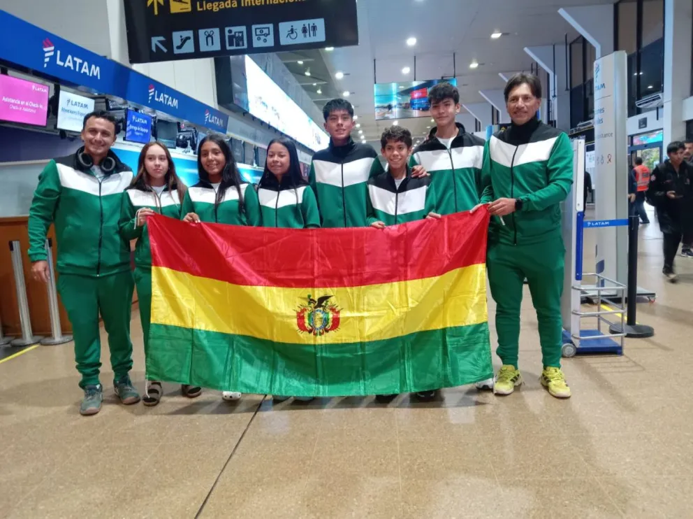 El equipo nacional previo a su viaje a Rosario. Foto: Federación Boliviana de Tenis.