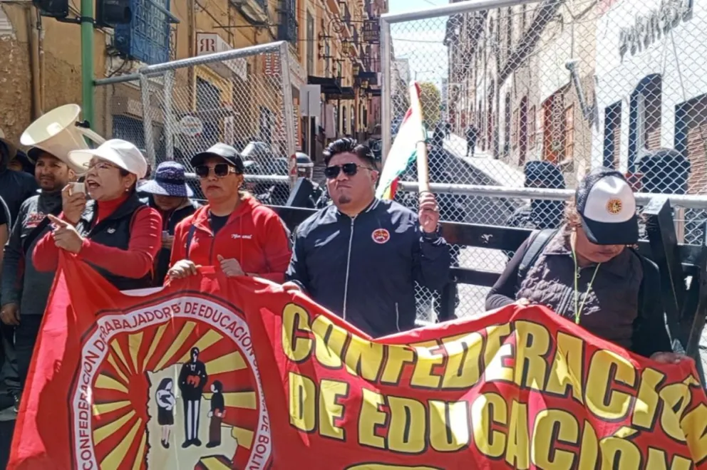 Los maestros del área urbana y rural se declaran en paro, piden atención a sus demandas y no descartan radicalizar sus protestas. Foto Erbol