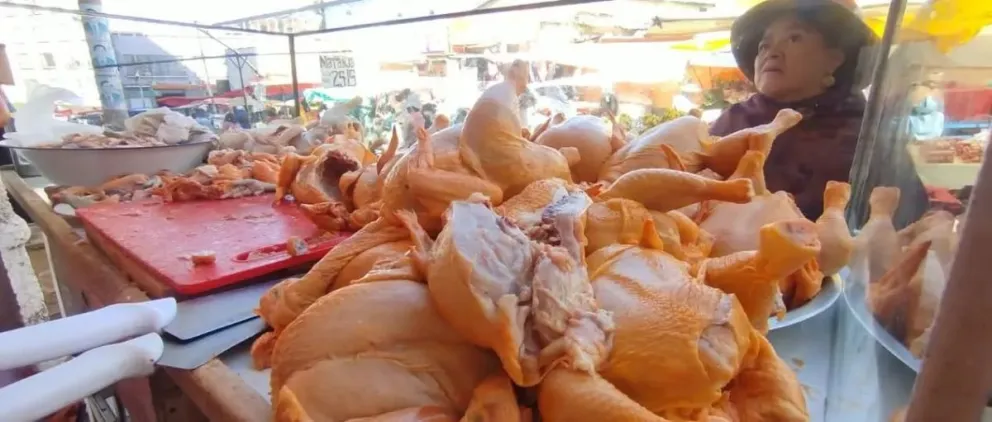 El Gobierno traerá 10 mil kilos de carne de pollo y res para la ciudad de La Paz. Foto: RRSS