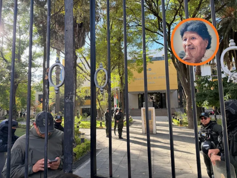 Ingreso al Tribunal Departamental de Justicia fue restringido y se desplazó seguridad, este lunes, y la imagen de Evo Morales. Fotos: El País y RRSS del exmandatario