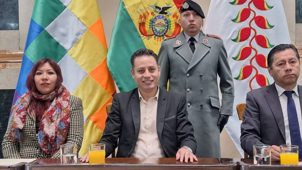 El vicepresidente Lara, este lunes, en un desayuno con la prensa. Foto: Visión 360 