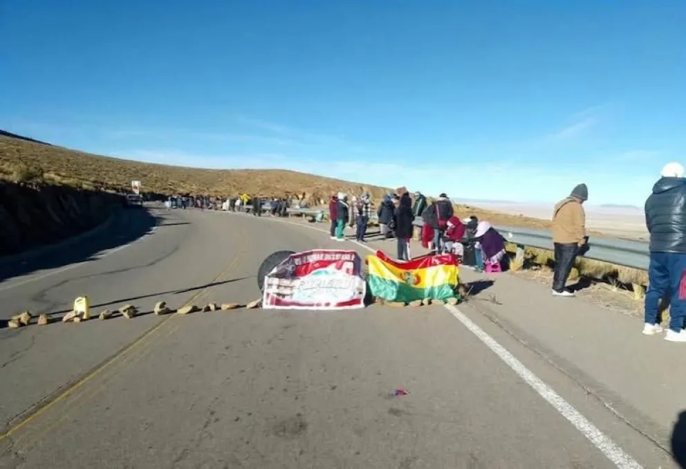 Uno de los puntos de bloqueos instalado en Potosí. Foto: ABC