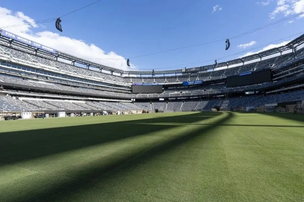 Fotografía de la grama del estadio MetLife, escenario del partido final de la Copa Mundial de la FIFA 2026. Crédito: EFE