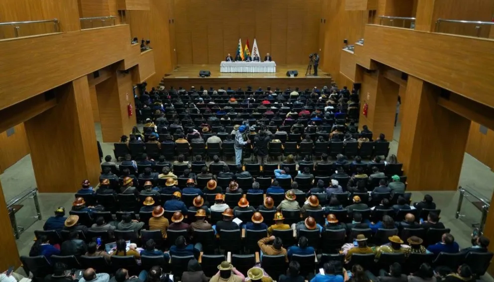 Reunión con alcaldes y dirigentes del departamento de La Paz. Foto: Ministerio de Gobierno
