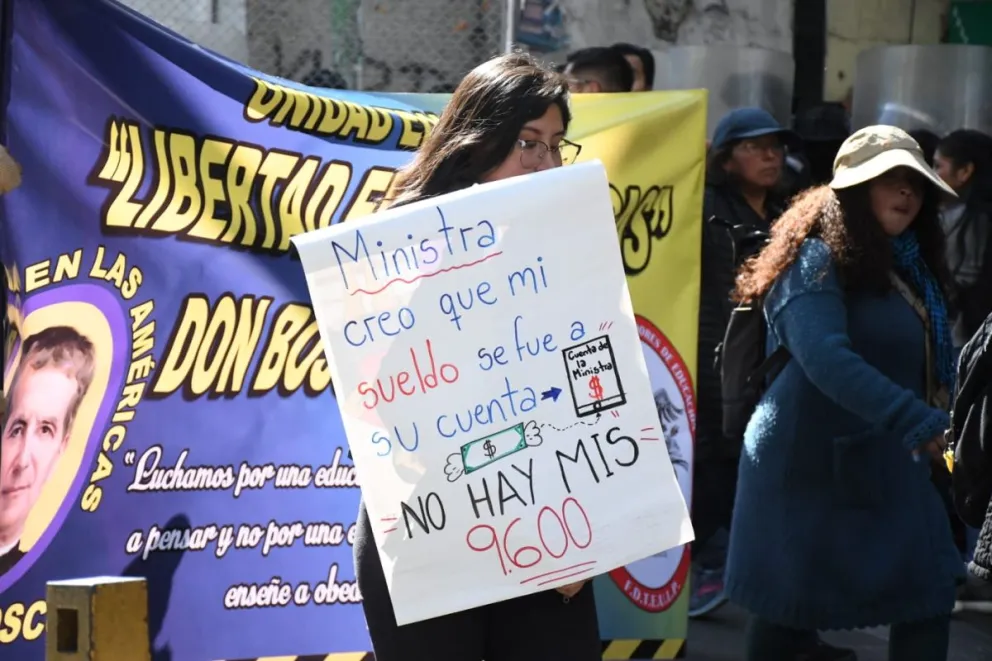 Maestros tomaron este lunes el centro de la ciudad de La Paz. Foto: Marka Registrada