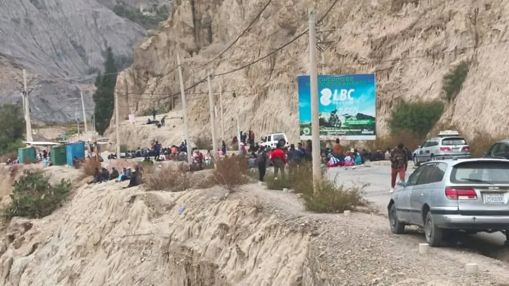 Bloqueo de carretera a Lipari. Foto: Detrás de la Noticia