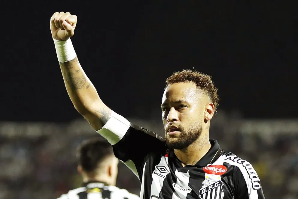Neymar en un anterior cotejo con el Santos brasileño. Foto: EFE.