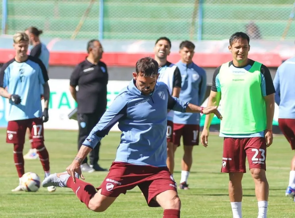 Jugadores de la Academia en una práctica anterior. Foto: Club Bolívar.