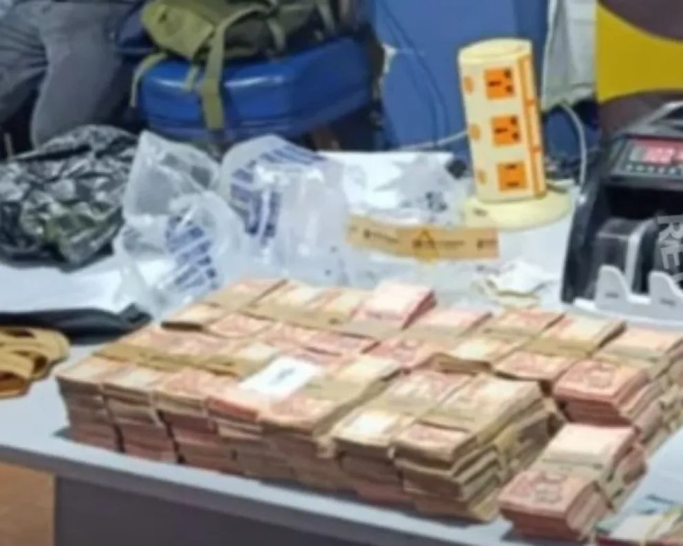 Dinero encontrado en posesión de persona aprehendida en La Paz. Foto: ABI