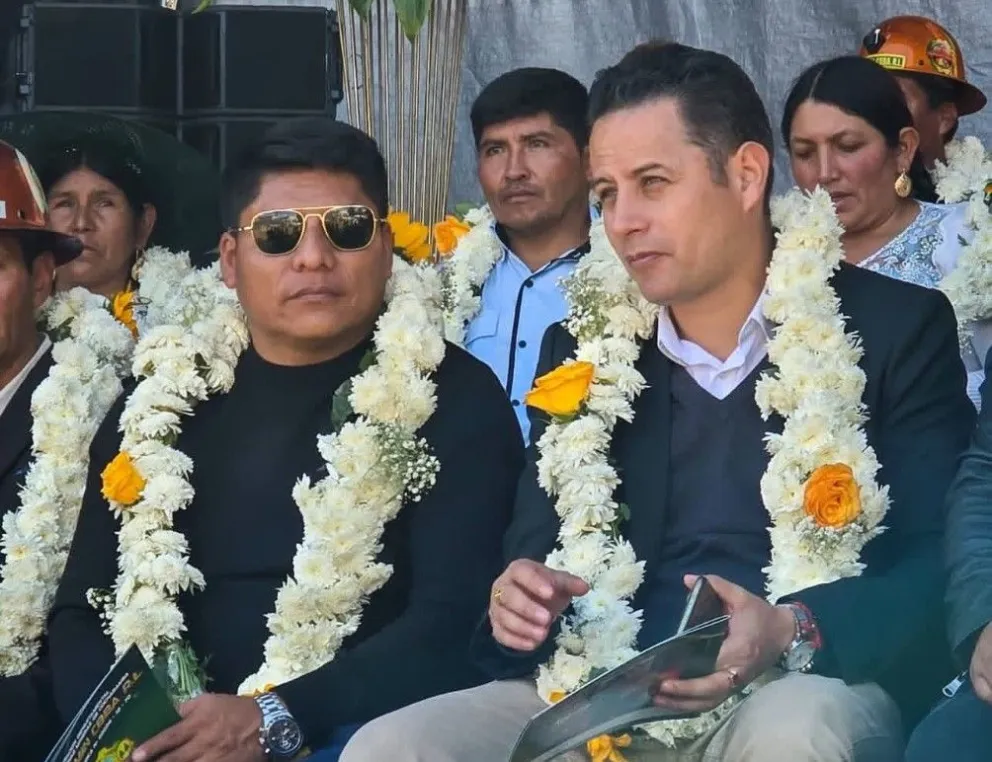 El vicepresidente del Estado, Edmand Lara, y el gobernador de Cochabamba, Leonardo Loza, en Cochabamba. Foto: Gobernación de Cochabamba
