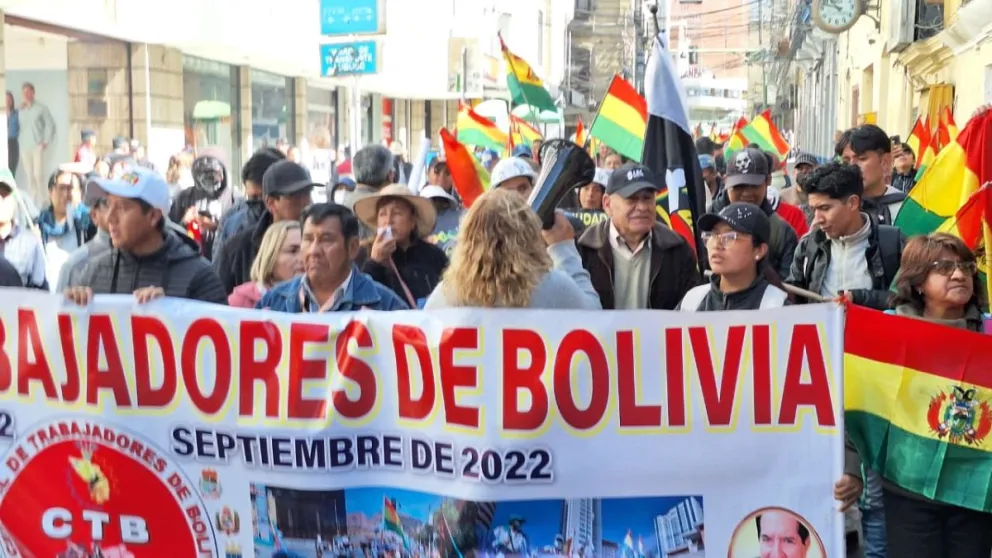 La movilización contra los bloqueos de la COB y campesinos. Foto: Visión 360 