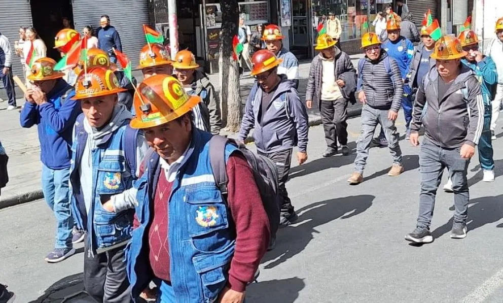 Cooperativistas marchan en el centro de La Paz, el jueves. Foto: Visión 360 