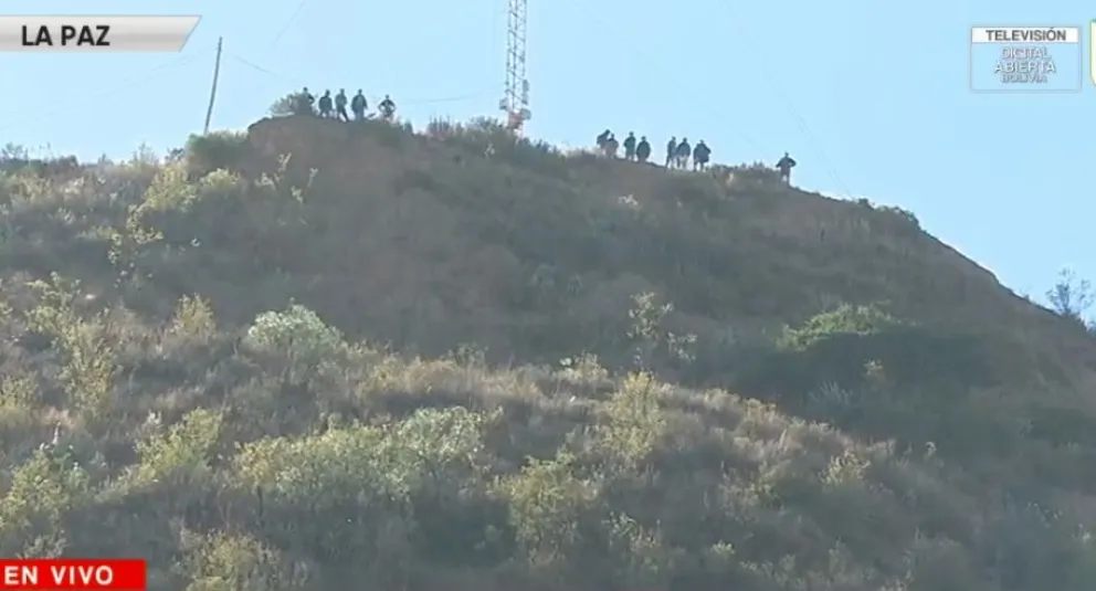 Los movilizados, en los cerros. Foto: Captura de video de BTV