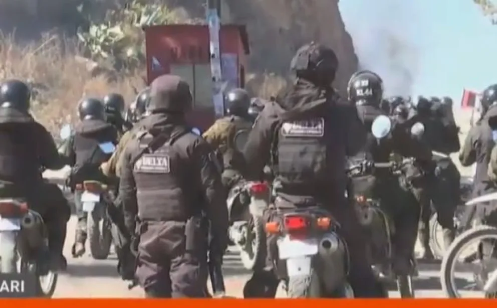 Momento en que los efectivos se retiran. Foto: Captura de video de Red Uno 