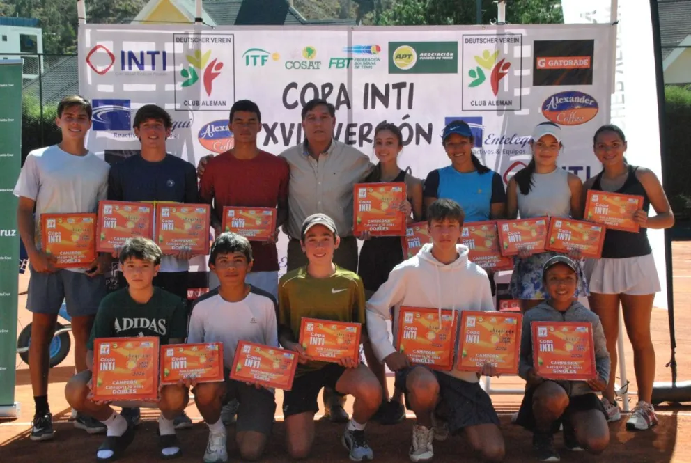 Los premiados del torneo juvenil paceño. Foto: Chuquiago Junior Open.