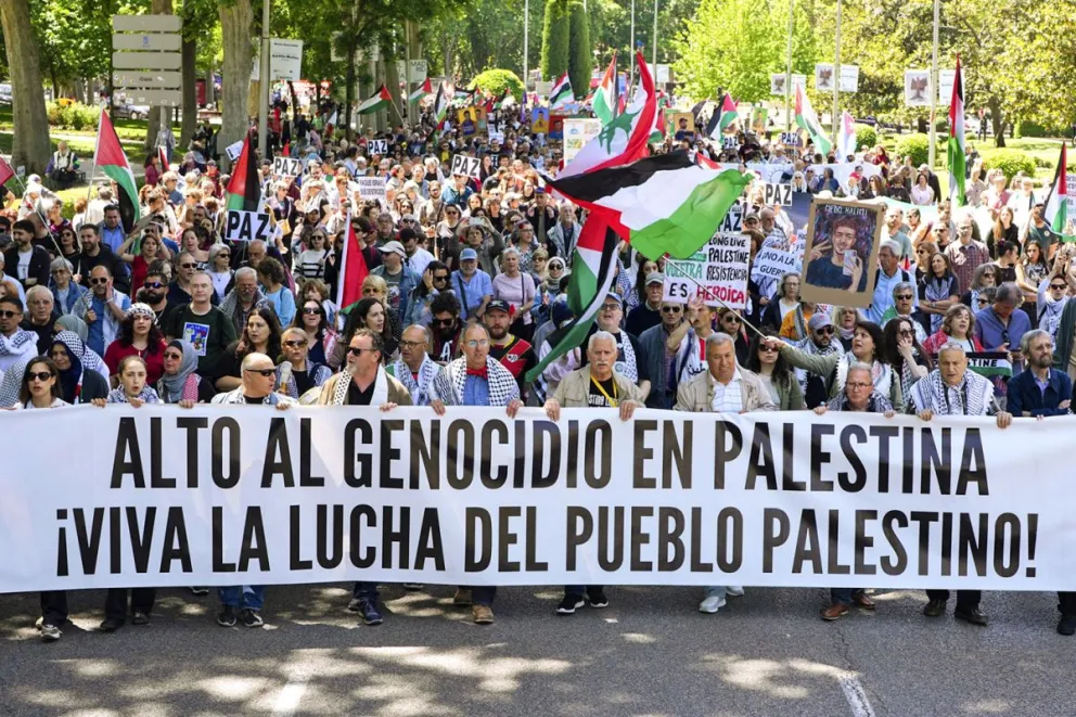 Manifestación de este domingo en Madrid para exigir que se aplique a Israel un embargo efectivo de amas y el fin de las relaciones comerciales, diplomáticas y militares. Foto: EFE