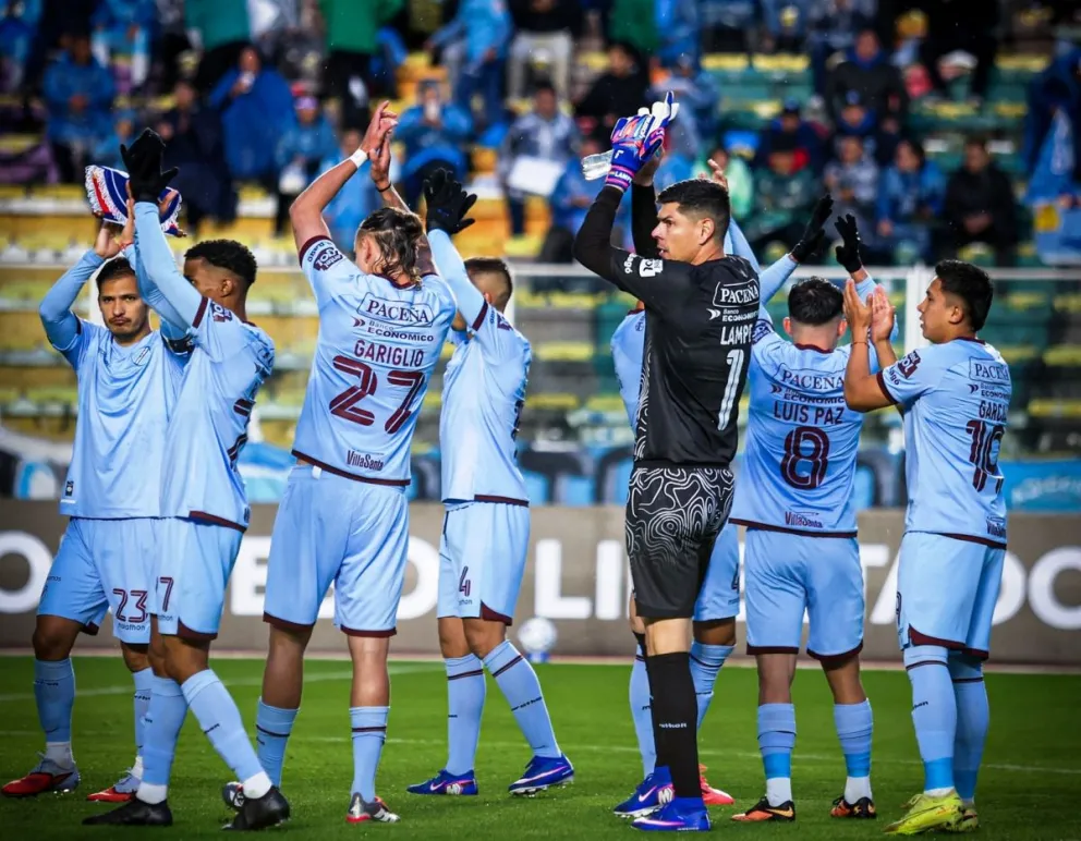 Los jugadores de Bolívar en la previa de un partido de la actual Copa Libertadores. Foto: CB