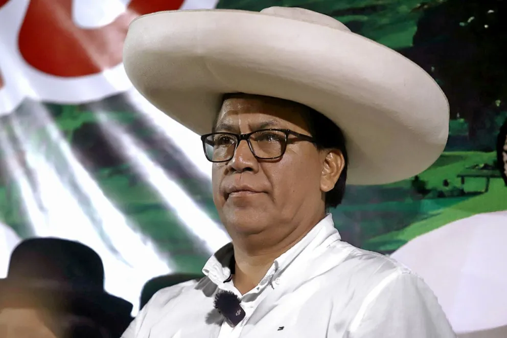 El candidato a la Presidencia de Perú por el partido Juntos por el Perú, Roberto Sánchez, asiste a un evento de campaña este domingo, en Lima (Perú). Foto: EFE