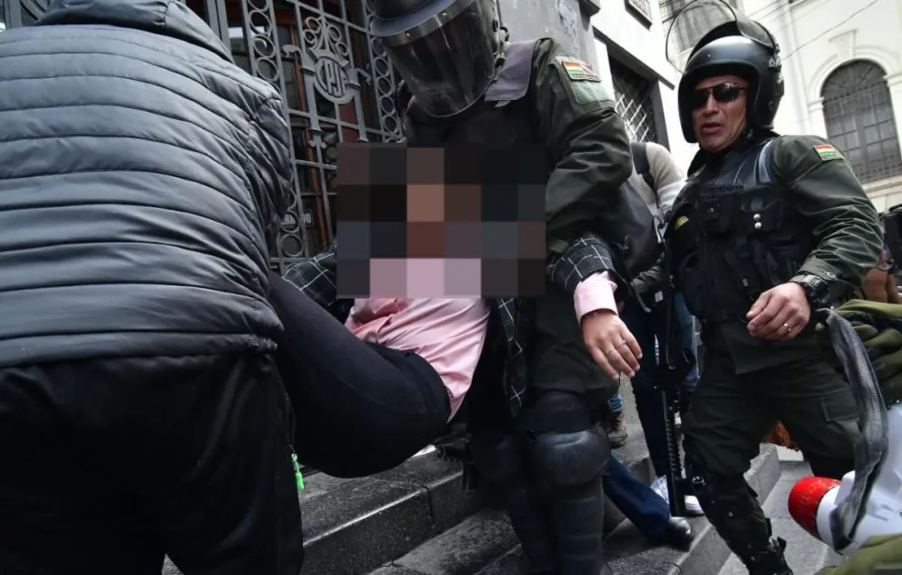 La periodista que resultó herida y desmayada este lunes. Foto: APG