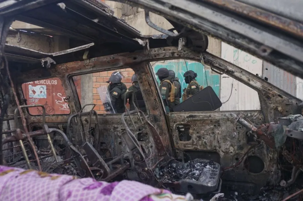 El vehículo de la Policía quedó inutilizado. Foto archivo