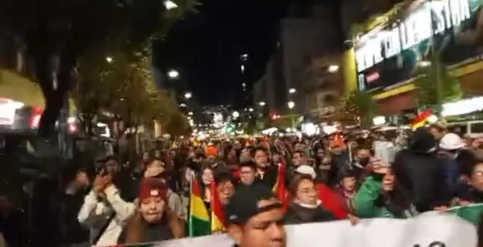 Plataformas ciudadanas marchan en el centro paceño Foto: captura