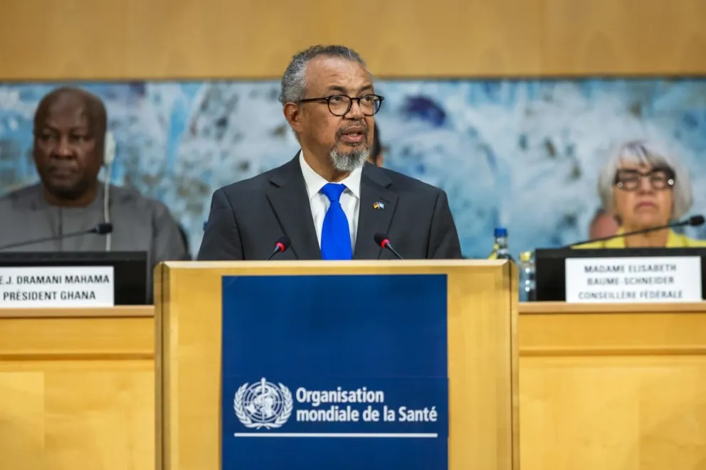 El Director General de la Organización Mundial de la Salud (OMS) Tedros Adhanom Ghebreyesus (C). Foto: EFE 