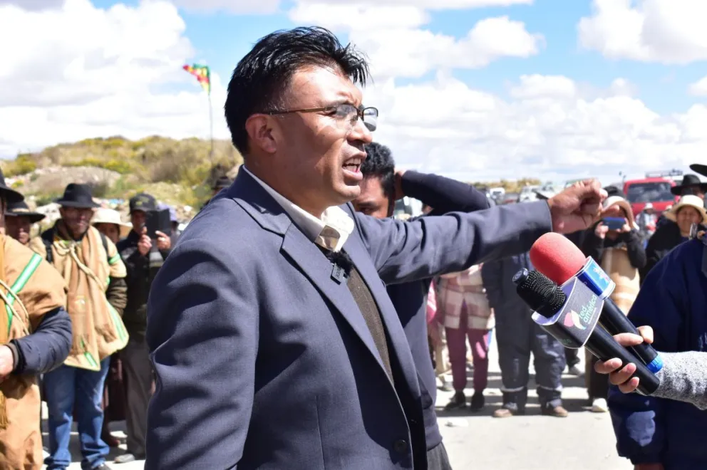 Condori en una reuión con los sectores movilizados. Foto: RRSS del legislador 