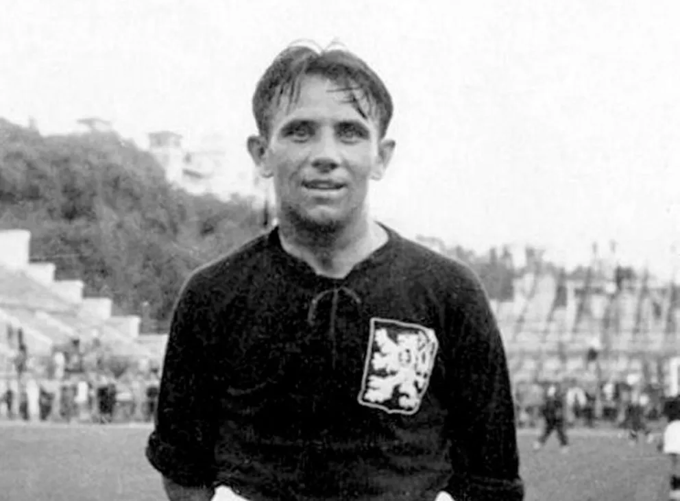 Nejedly previo a un partido con su selección en la Copa.
