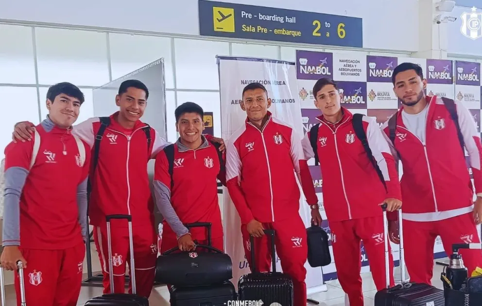 Futbolistas del club capitalino previo a su viaje a Asunción. Foto: Independiente Petrolero.
