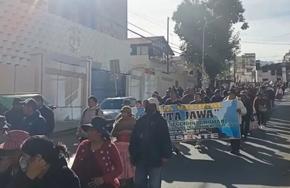 La marcha desde la zona sur hasta el centro paceño. Foto: Captura de imagen